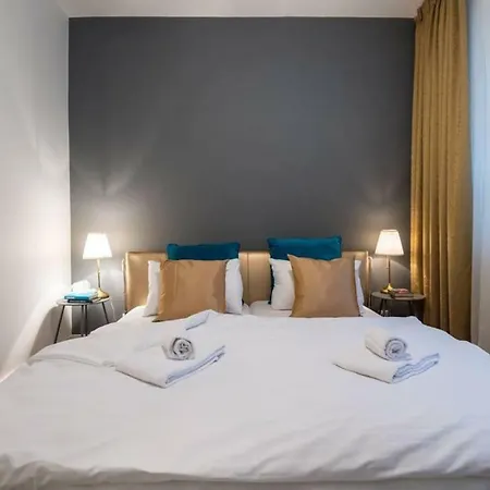 Newly Renovated In Old Town *