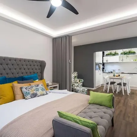 Newly Renovated In Old Town