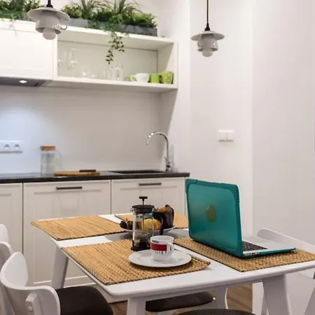 Newly Renovated In Old Town דירה