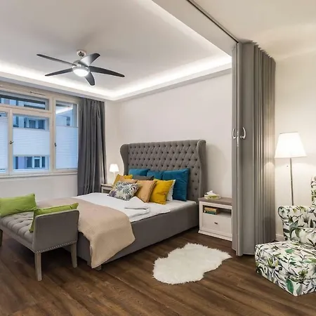 Newly Renovated In Old Town *